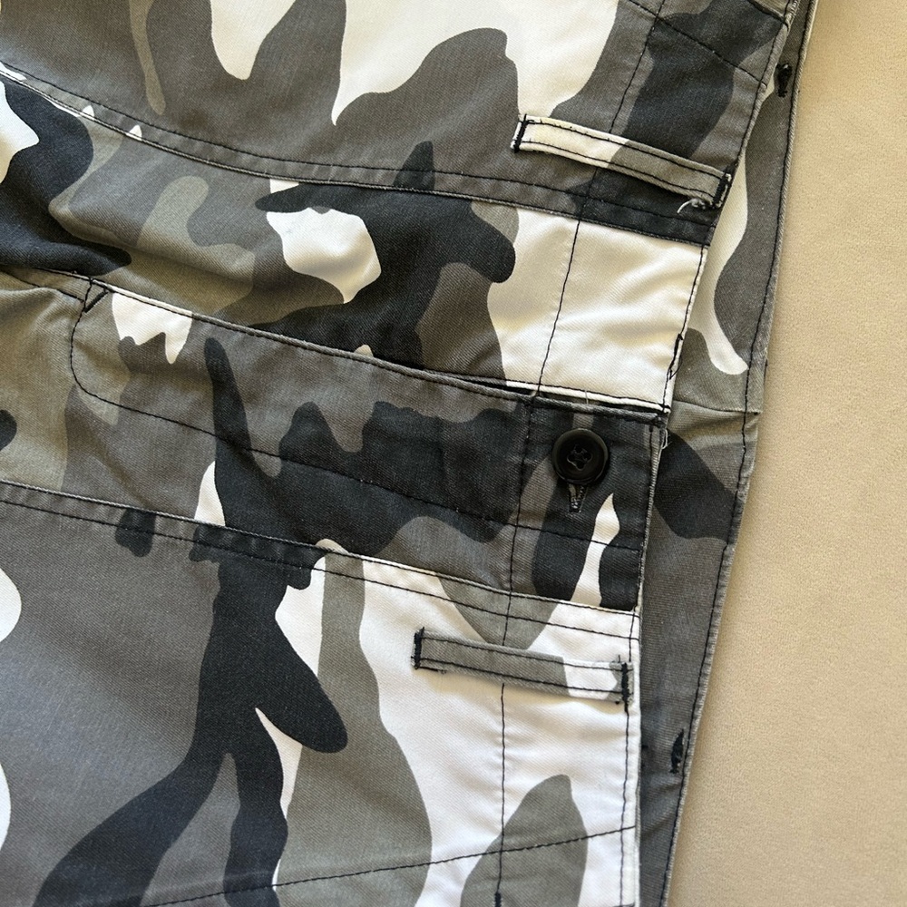 Urban Outfitters Camo Pants - Picture 4 of 7